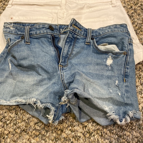 2 girls shorts. Gap size 2 universal thread size 24r - Picture 6 of 7